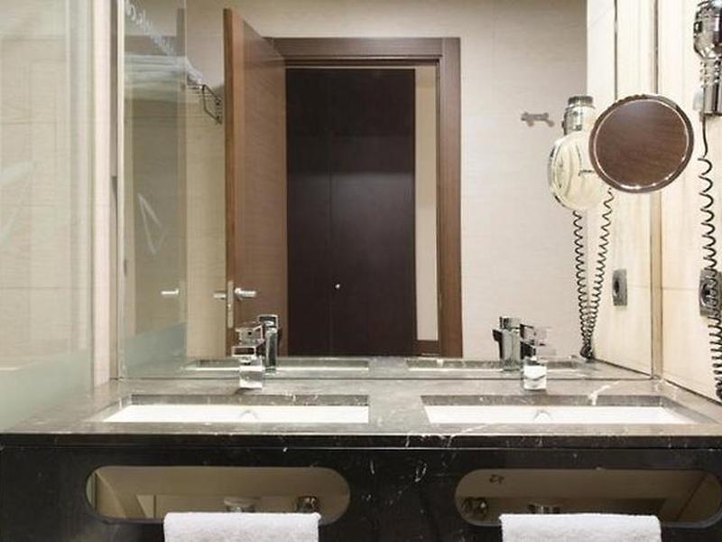 5FFC5817348C0045A565AAB9B86C050B