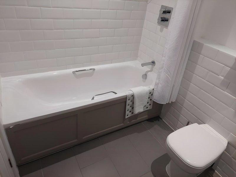 ED885600B5B48C73A7E40C4B8B0475FB