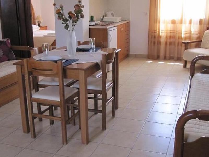 95BFA9D4AB50632E5B50A704E721991F