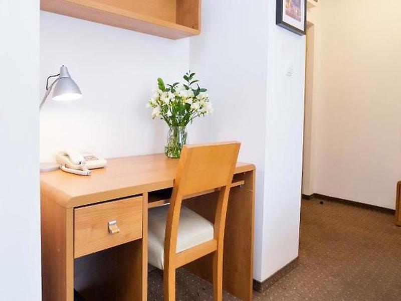 6C09CCB393BDBBAA3439C7535157F116