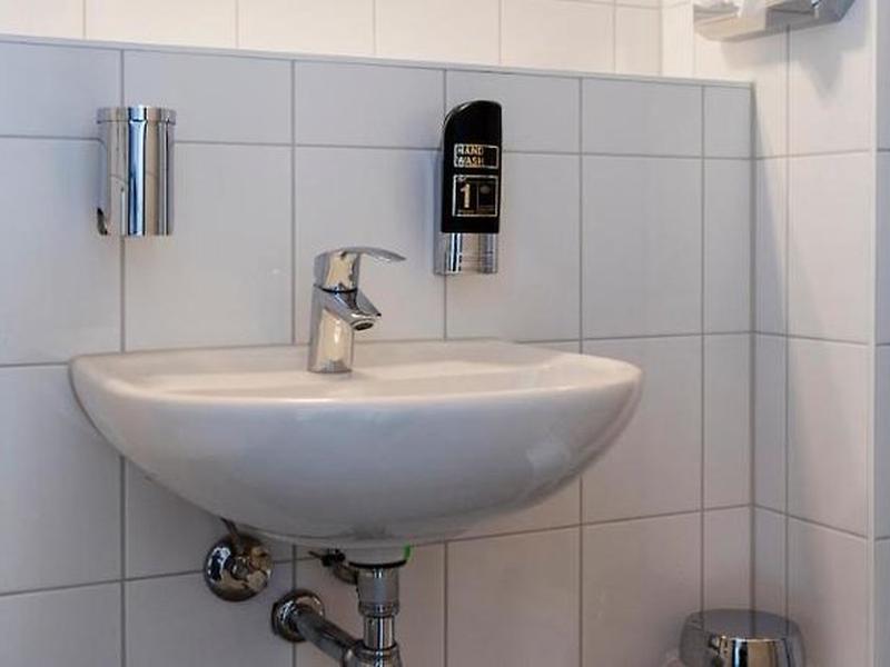 7975CA79BE0D5848806FD4347B8A7BC0