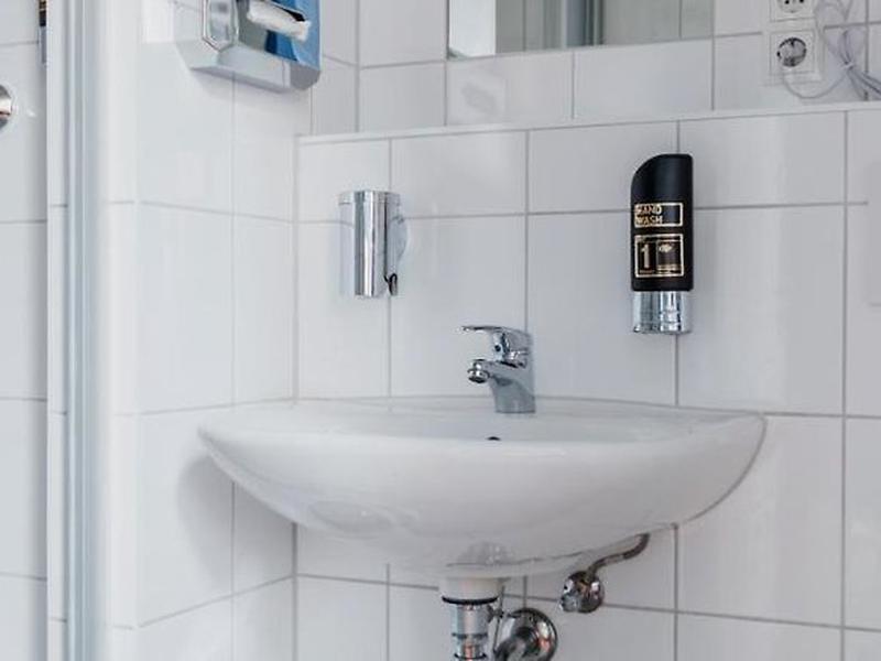 B1CE7778628D9A3E458E2348A485BE06