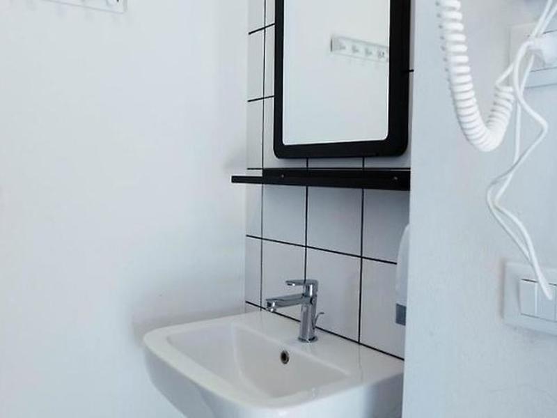 35B7625626019229ADE893560546D253