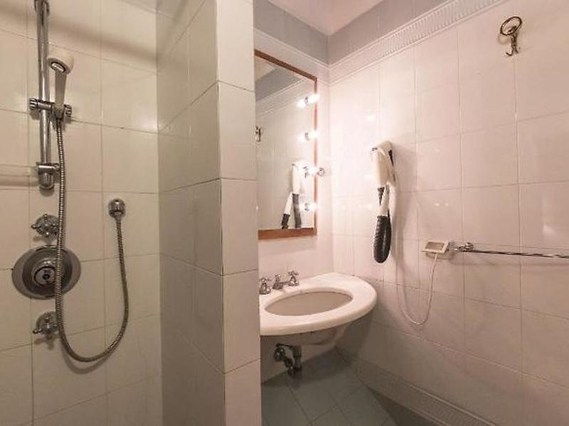 EDFAF528776E9F0169EFFFA460368F5F