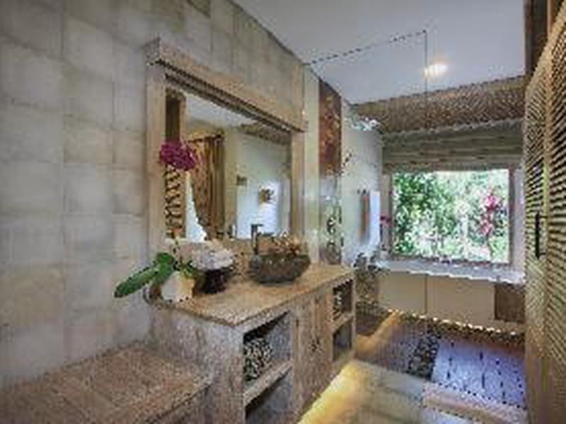 B7719D6F95F39A27428C7B5F40A4566E