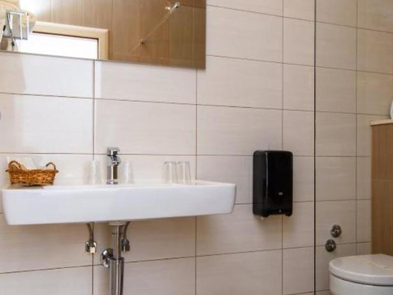 0D71BDF97EE302D680652EF94436C233