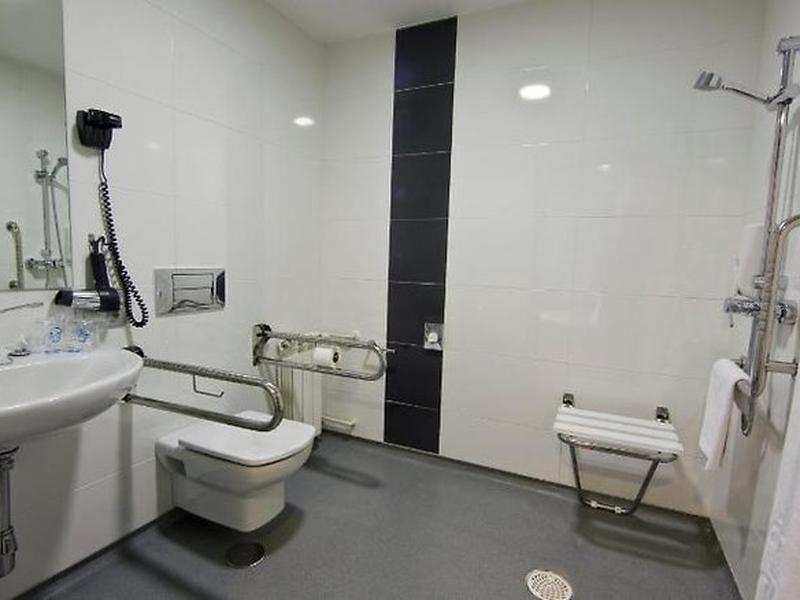 66BD1CA1C655124E03326A77207A4BBE