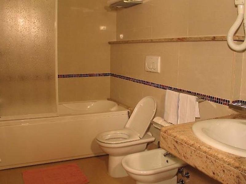 ECB271FDDB283ACF4BF0A5FA6B997136