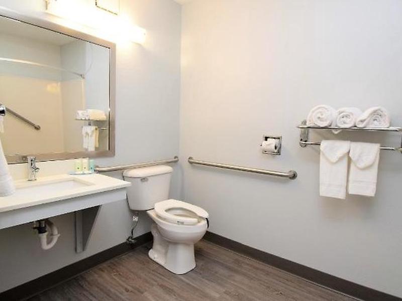 1710837CFDDA4B5D90D25C6511F3F50A