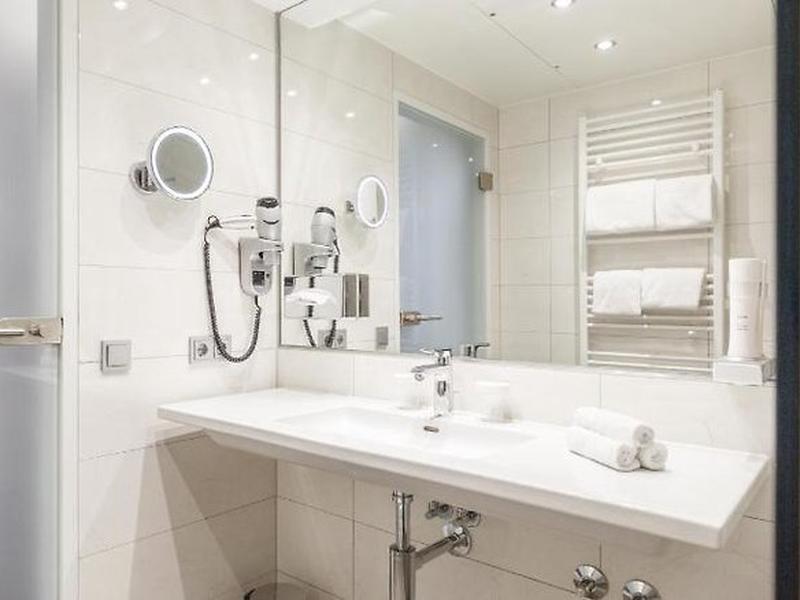 77DE28DC4009416E0E515D51A87E7A28