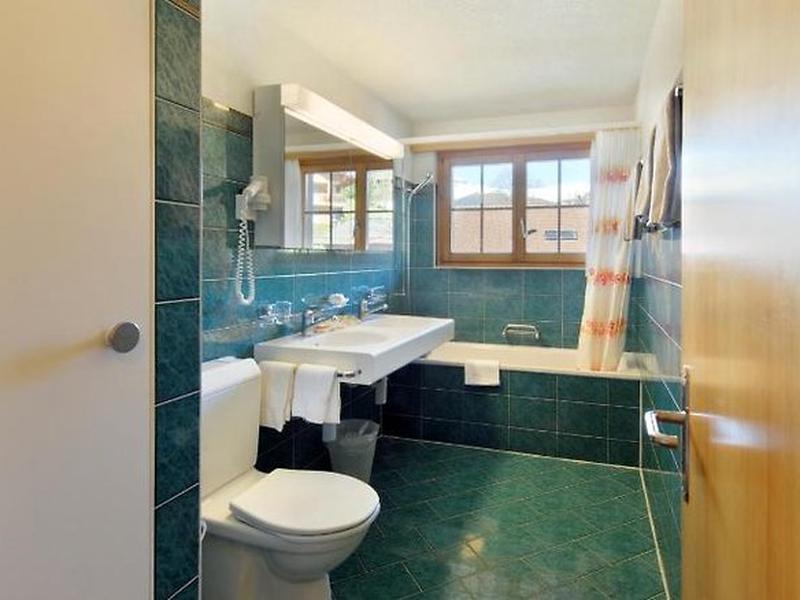 344C6348E16B5640BEA0D2C4043ADF74