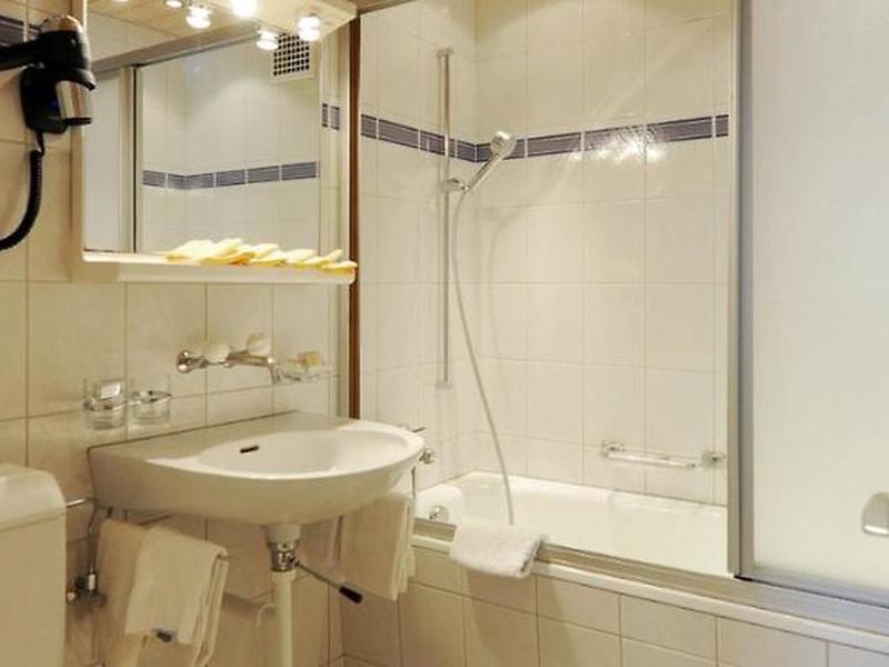 1D1CAB0A1B6EAA12C3A988D283F5D163