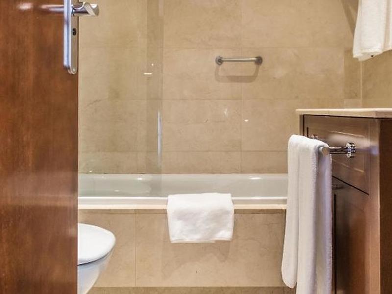 DB36E273ADE1A2EFF5756F0E93100D1B