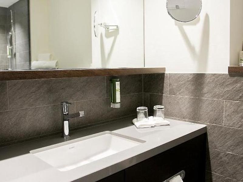 3F3DF8019683200C824741BA80AF622E