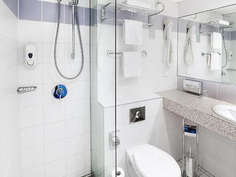 38CB5BB8CE194301DB7FFCFF0F3DF61D