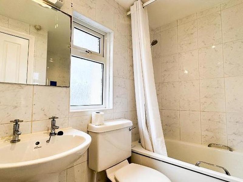 9399C9F901F60225B5C1DBD8FE55686F