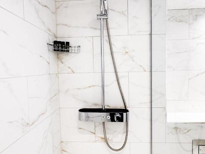 D118F9EAAF7EC341206055A2804C80A1