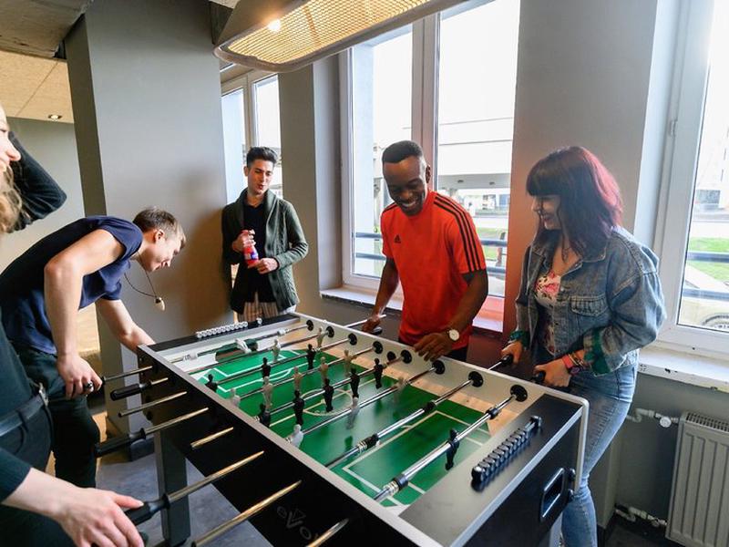 DE912D9AB90740644D0F47B5869DFE3F