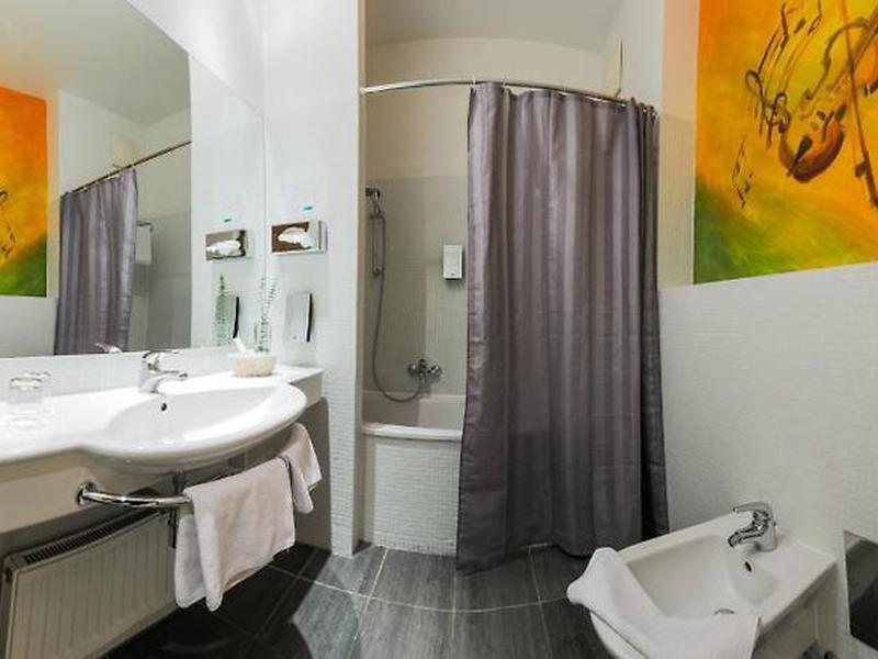 1D1C53E64F542D0C49B18BD1ECD20E90