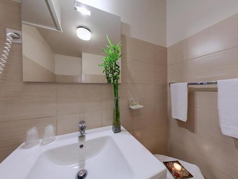 99552A17AD40F87C05E4A3C5BAAEF2D0