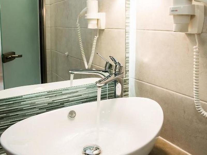 D64EC4AF69FD4877BFFB5FA58543B5C8