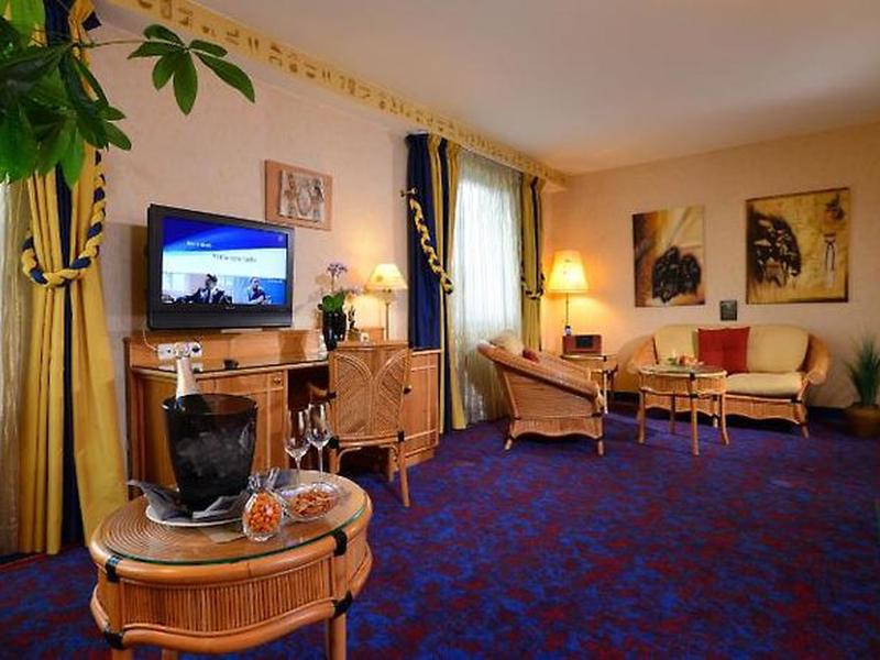 763092996CD40470ACE6C9E87AB7A1D8