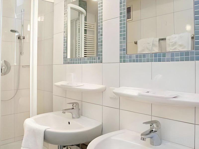 870DE3AC8BB6D7B5D70858EAFEBEFC68