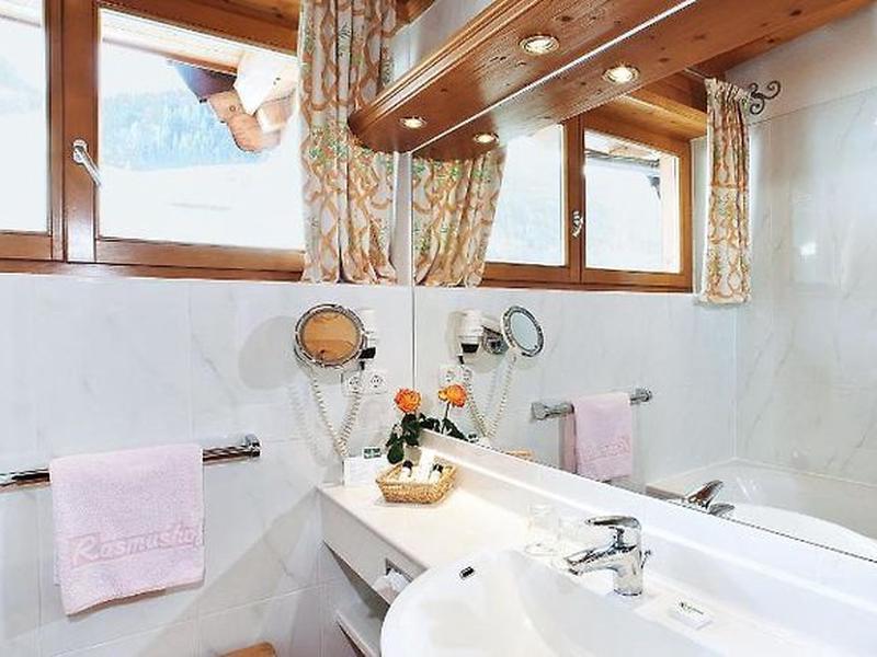 37D0AEE0A3B7C683F53536B2262ED00E