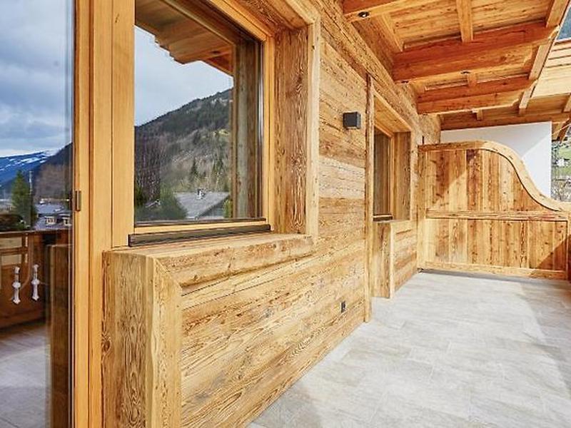 2730E5BF9F69D595BEEF62A17EE7476B