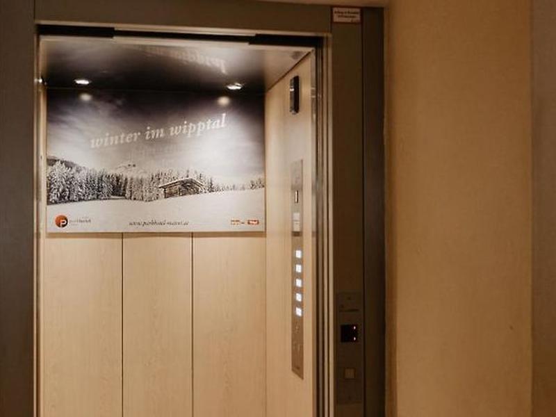 06708426C3FDF6C4F5FD71272E3C16C2