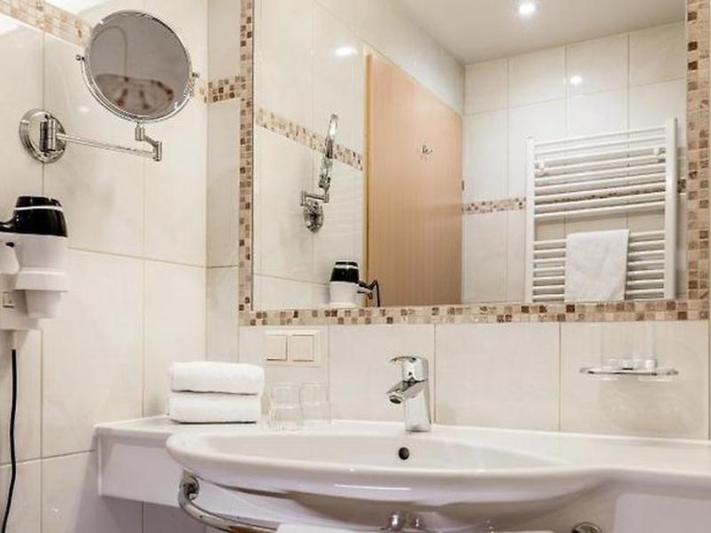 A52CEB5C7AE9081D35A531E12AA19853