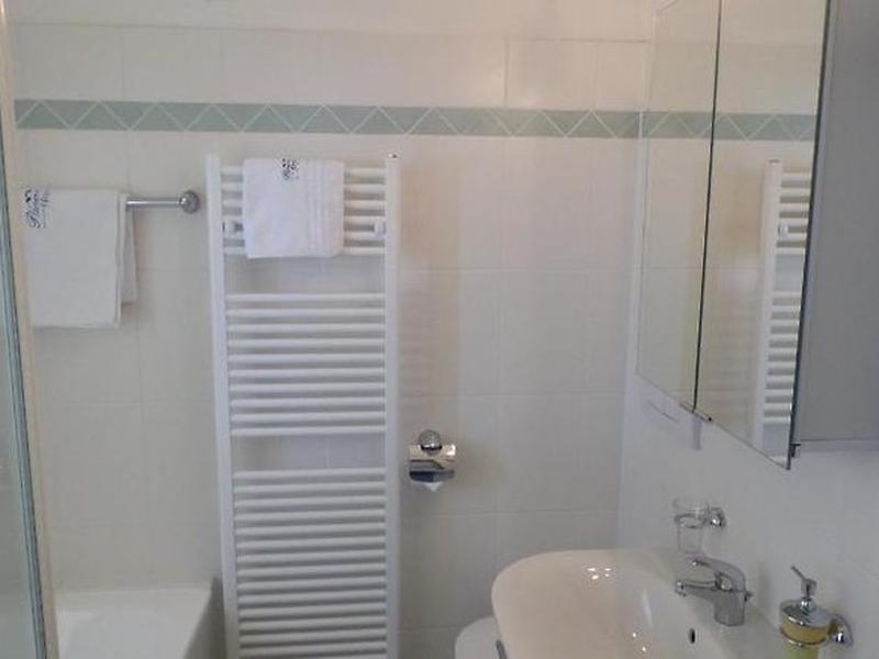 25C3203FA85F50E9A2A2DC5311BA06E4