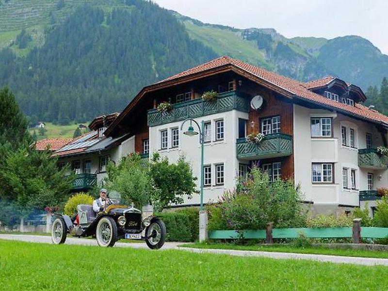 DC81CF7F9E053FDB7014D3860A7A0833