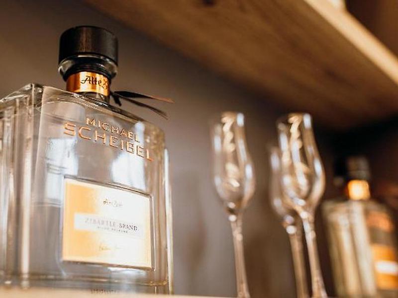 AF24A701BFE18B64A55AEF60BFBD952C