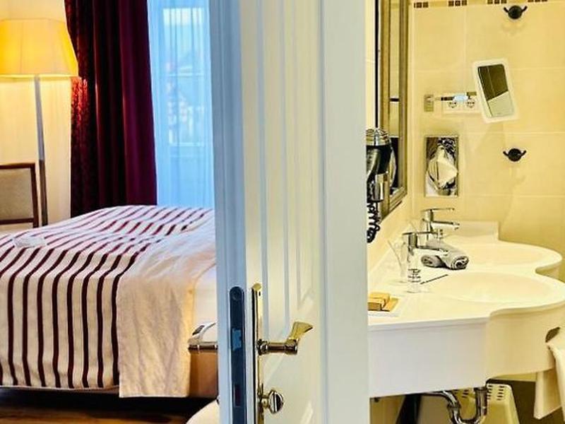 FC8462025936F33C3C6567FE4BAEFC5B