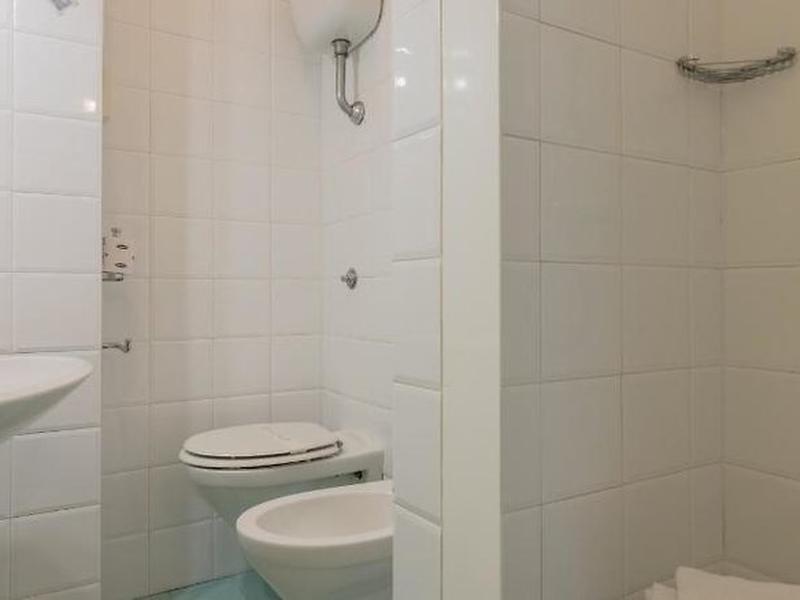 87CB0CD4A06244E0D5B1AFD4D681BA17