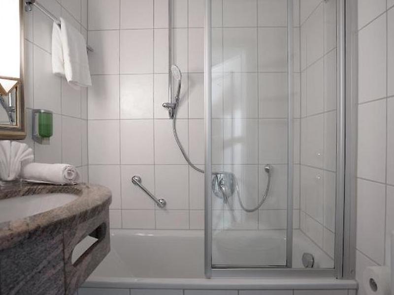 98345B7E489CA220EA1239CA2DDF9744