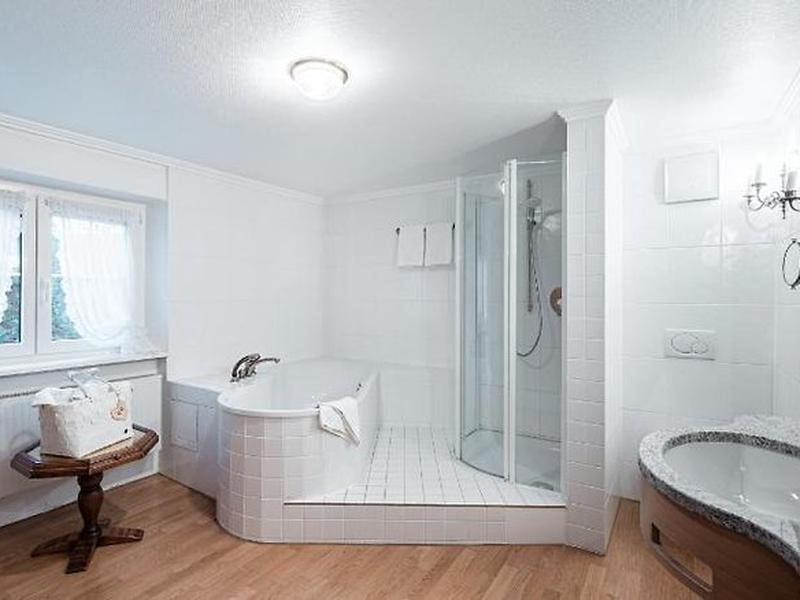 09AD533006811D3740754CB025956DDC