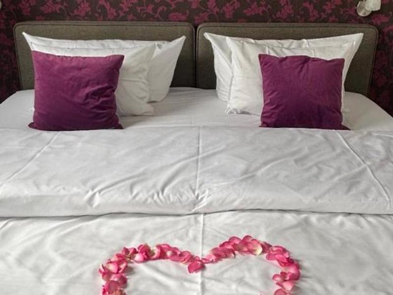 8517ECBB244E52A4D6106B1B78C13953