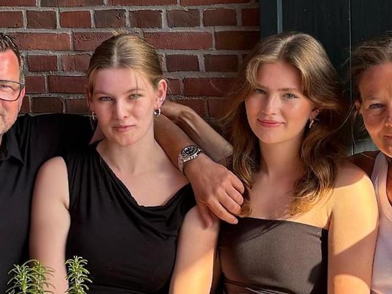 61B07D0F179490E815CBC54D55E423A4