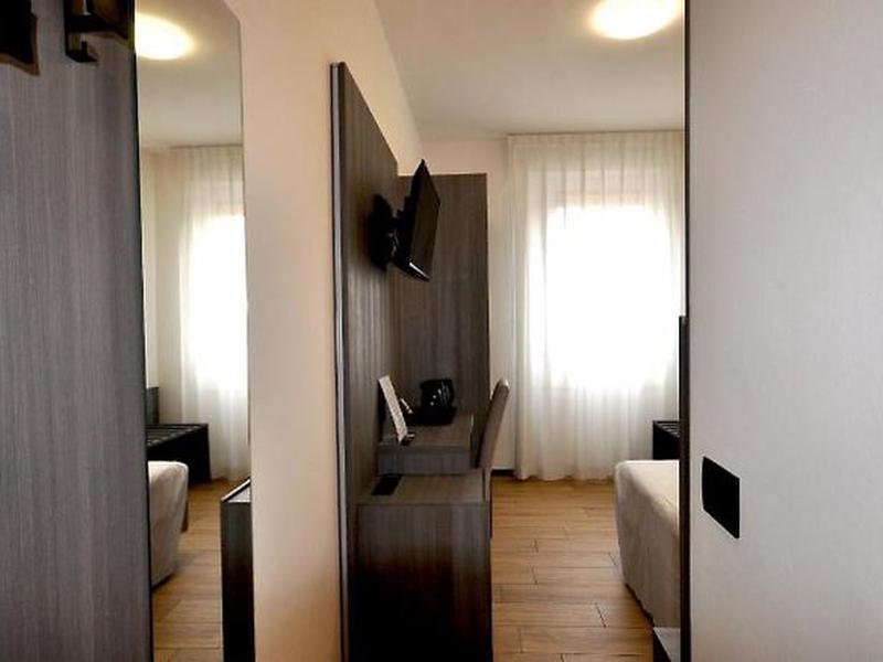 2DBD1801AAD56C2438A30B93A3EBF29A