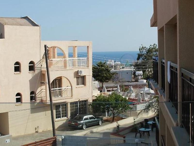 1C172150E355884FFF428E8B3F49E8EF