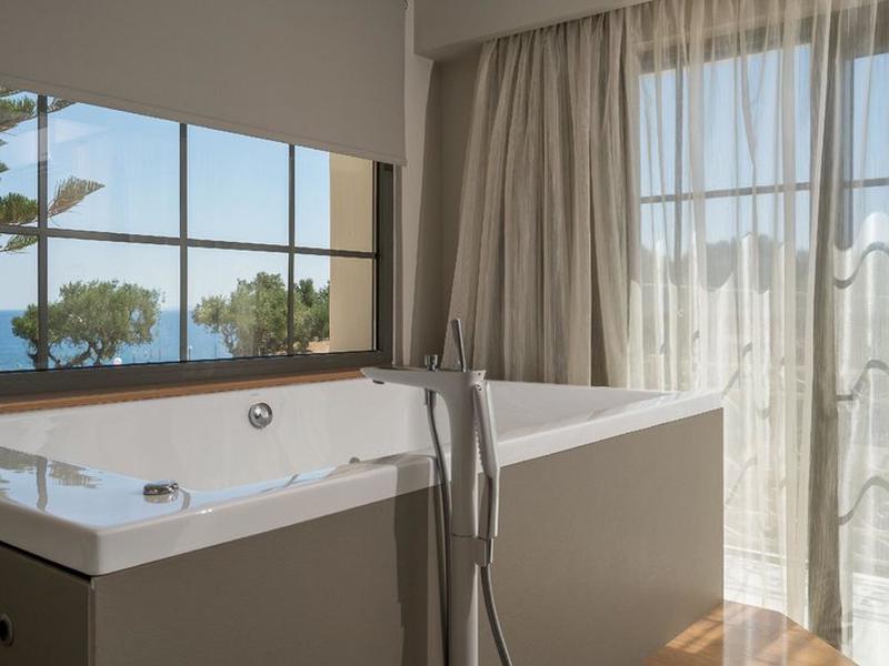 C16C27E2CE3DBD56C9DC6C1B1E14ADE9