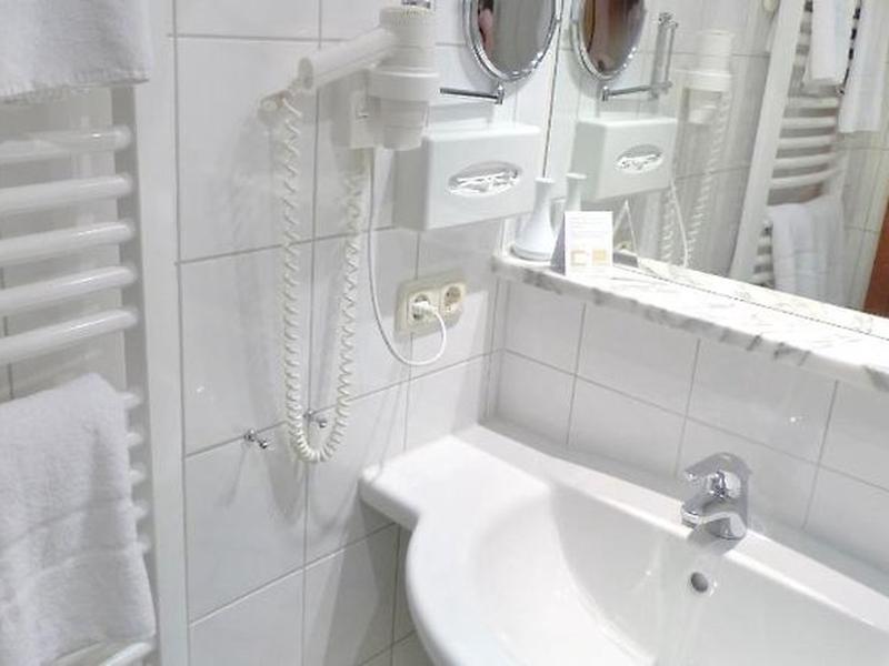 CDD8B18F0815F3764215F2221B0D79E0