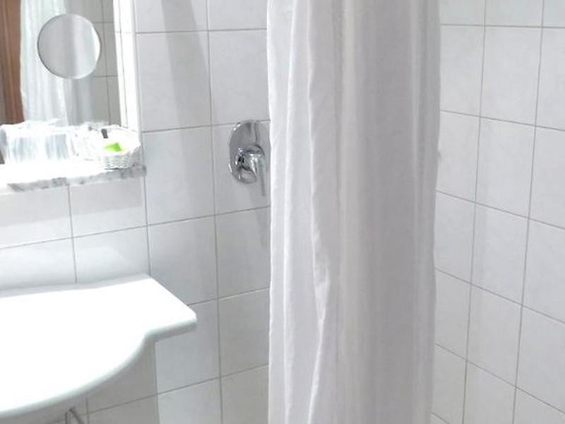 106B80CFC3426C858C733DAD6460D20C