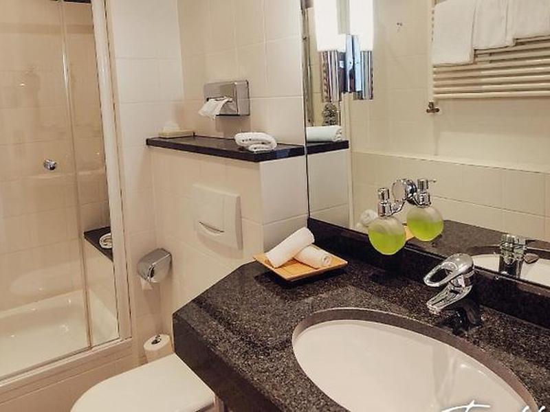 956A29F750D653DD19D907E25B5C42EC