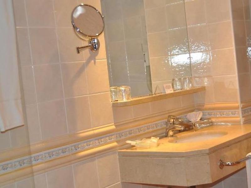 F9517424EC4C045D5106A037D6BFBA75