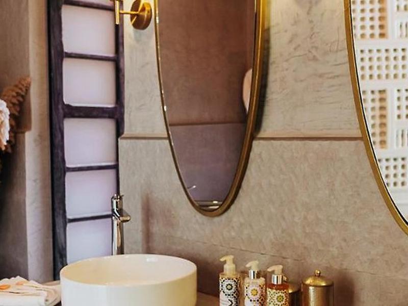 8C46EE7F587318D06C8C6465FCA6C3C6