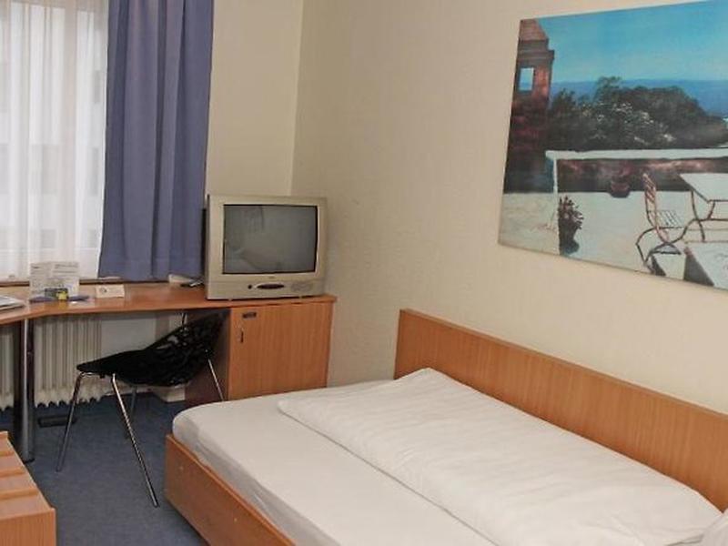 5F94F1DC011047349FF41F40D6B516E1