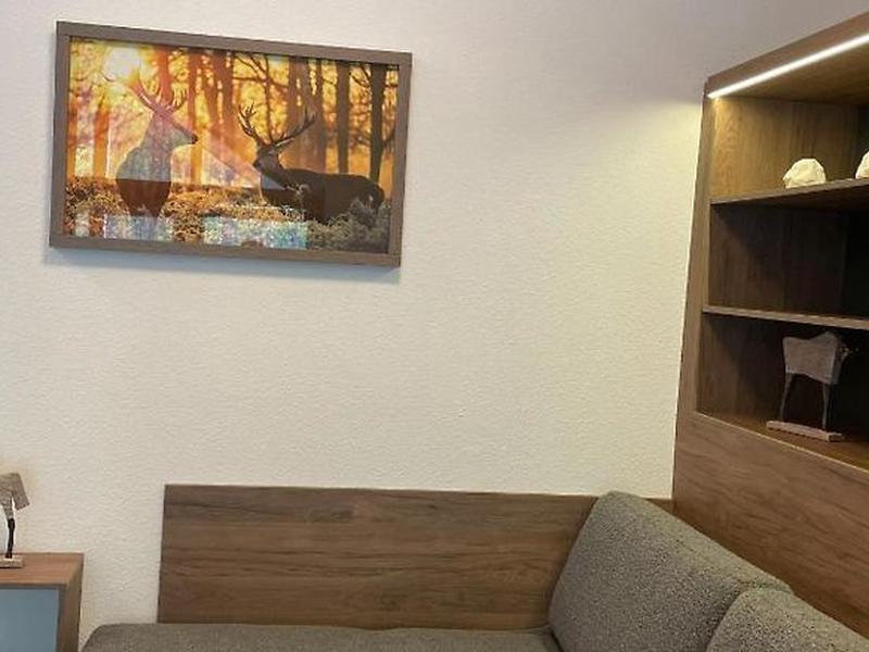 84AF45C0C043180BB37863D005E7E9E1